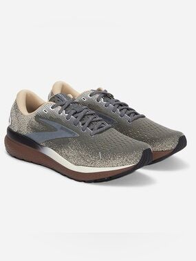 NWOT Brooks x Saturdays NYC Ghost 16 Sneakers - Olive Green & Brown